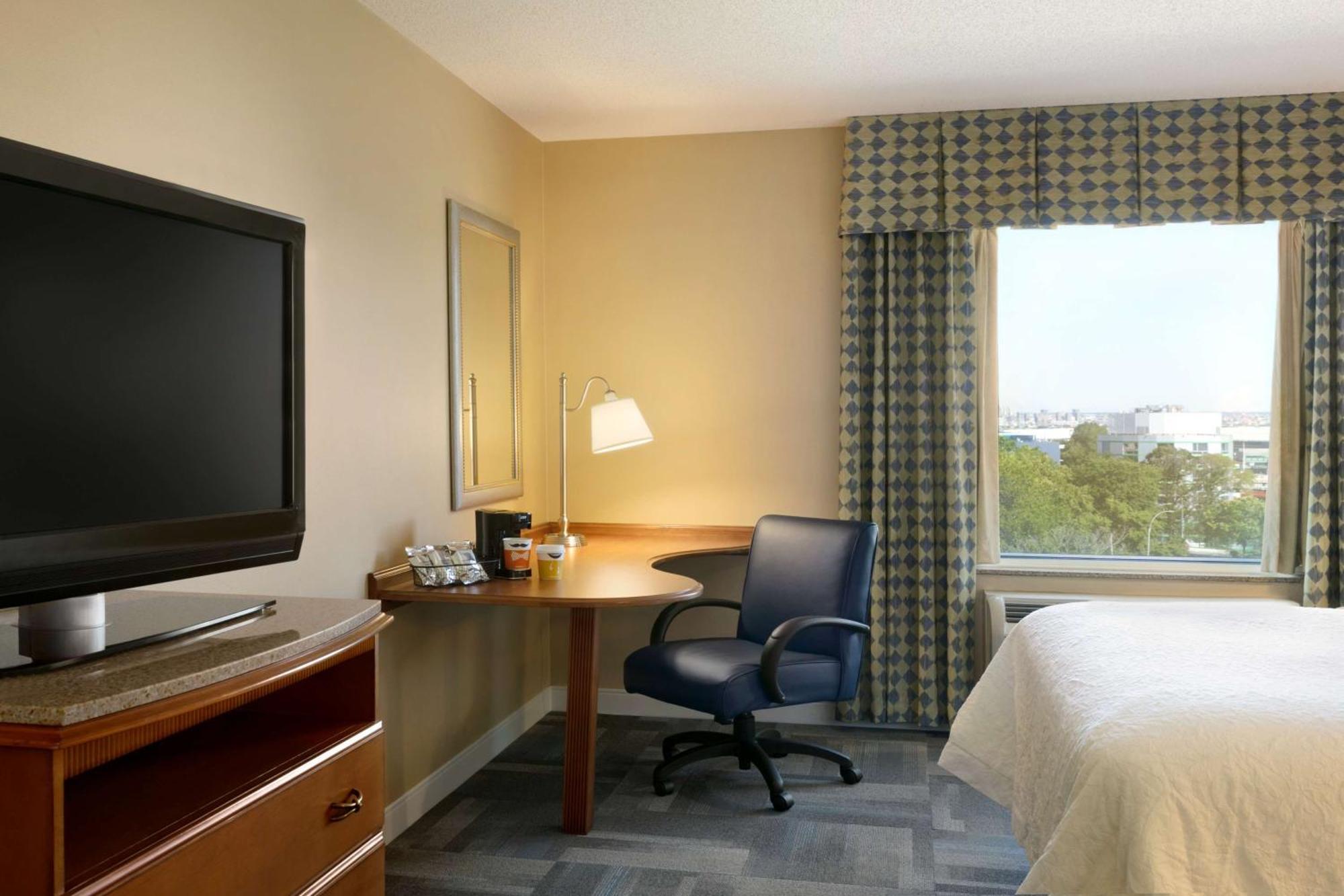 Hampton Inn New York - Laguardia Airport Eksteriør billede
