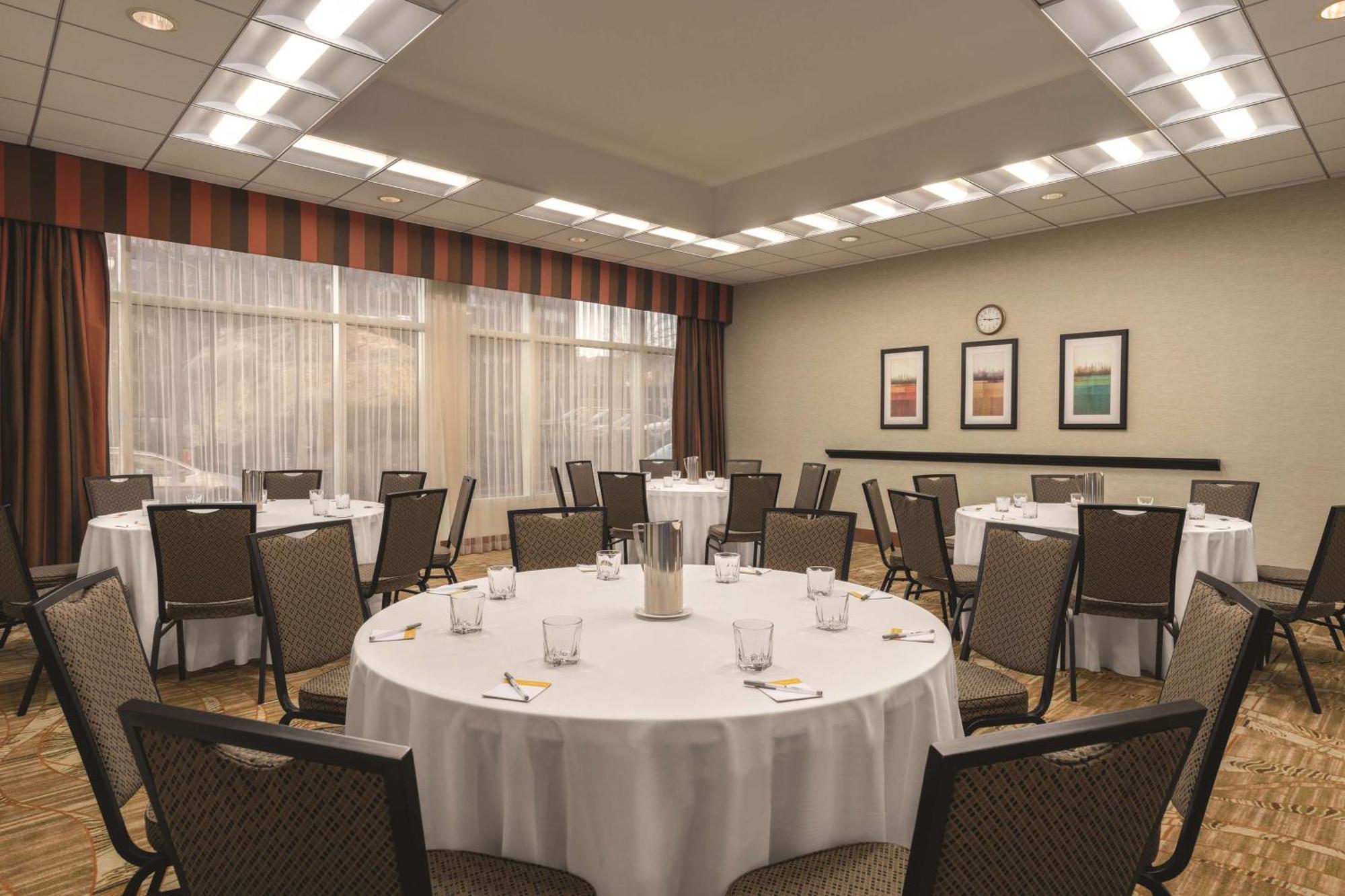 Hampton Inn New York - Laguardia Airport Eksteriør billede
