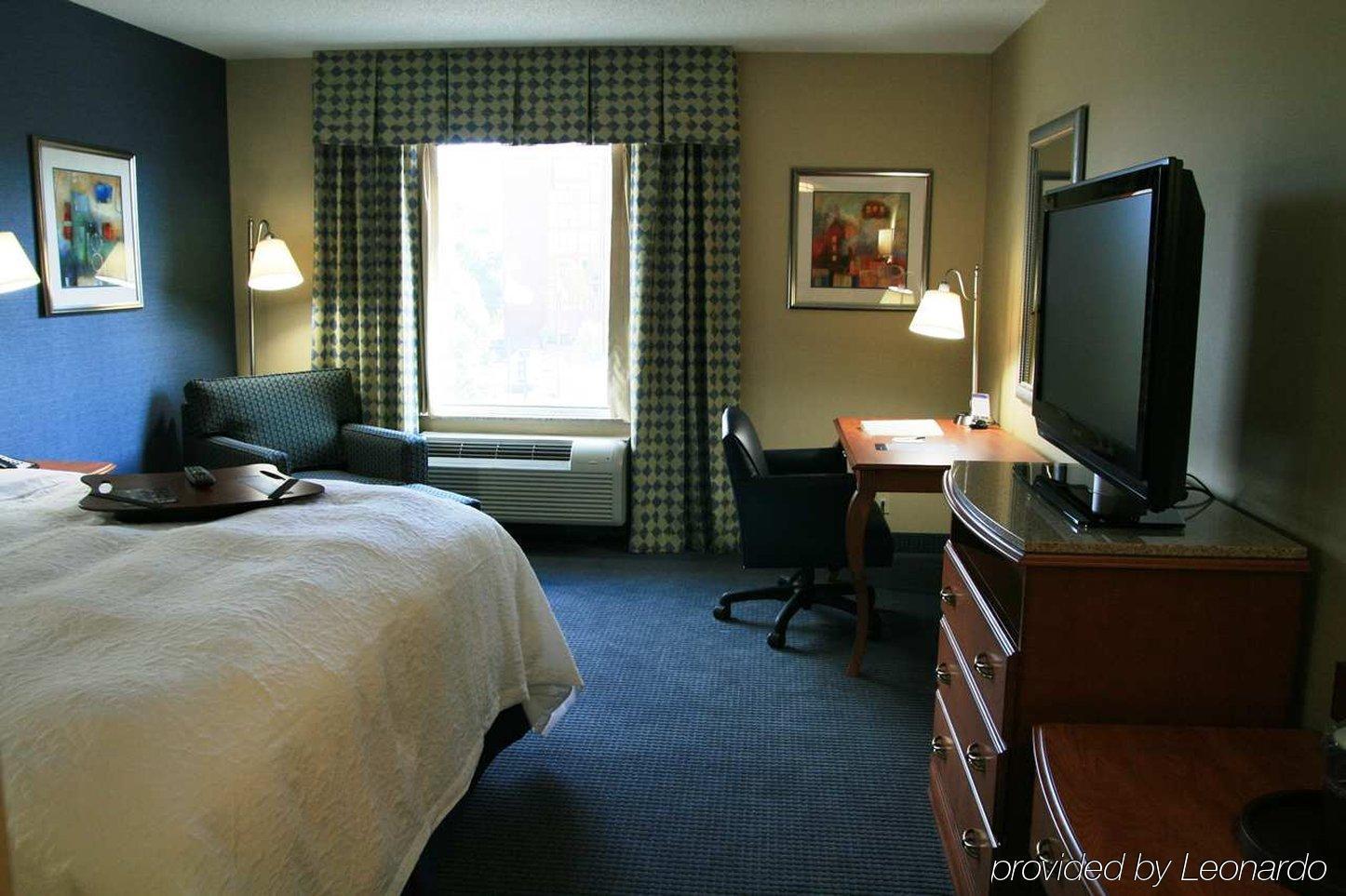 Hampton Inn New York - Laguardia Airport Værelse billede
