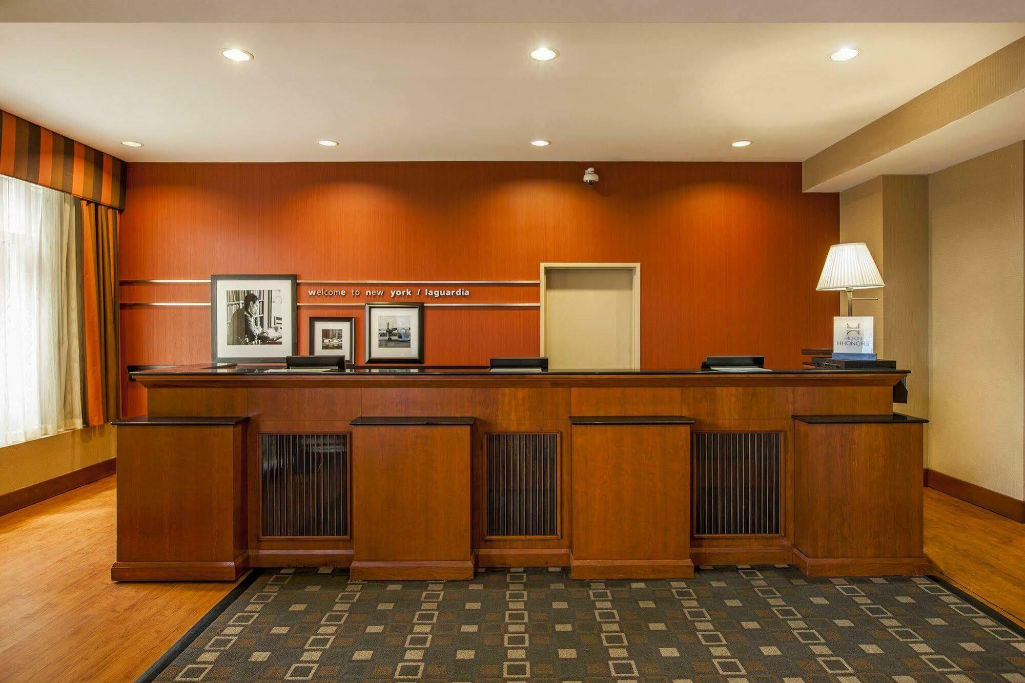 Hampton Inn New York - Laguardia Airport Eksteriør billede