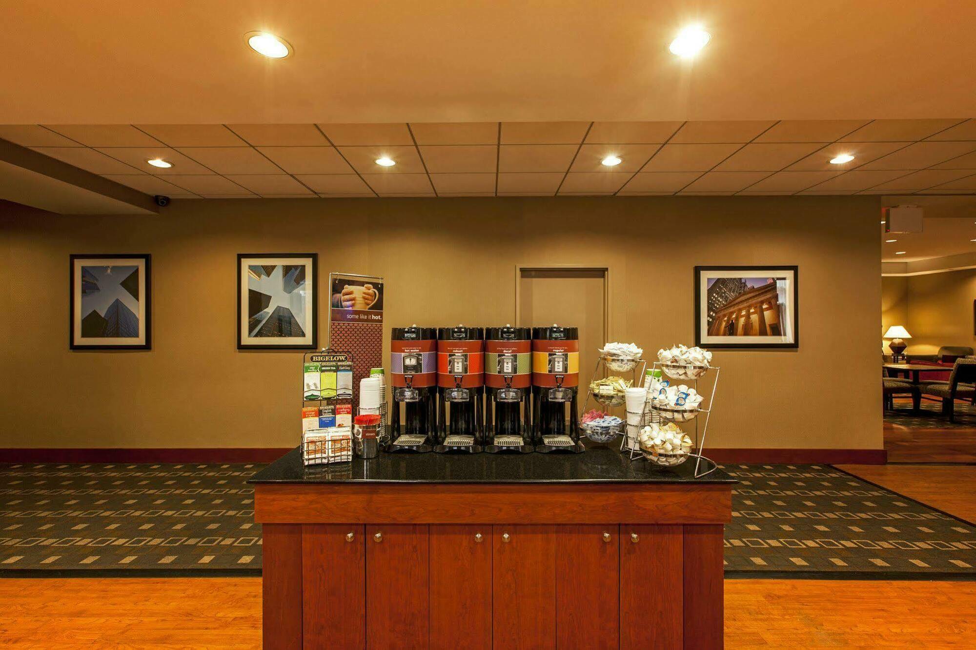 Hampton Inn New York - Laguardia Airport Eksteriør billede