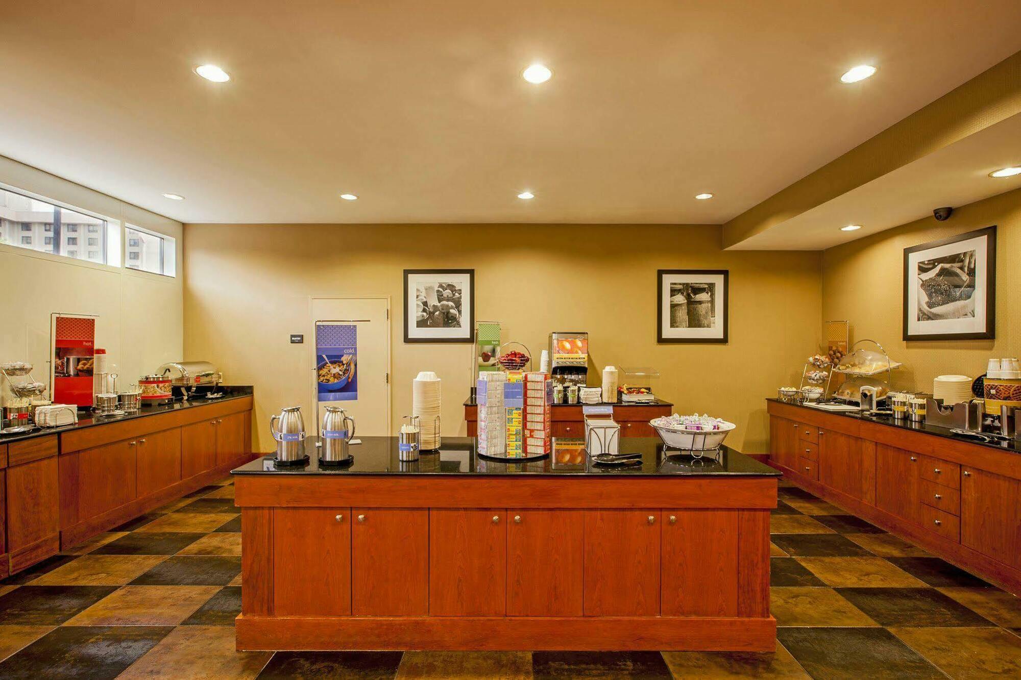 Hampton Inn New York - Laguardia Airport Eksteriør billede